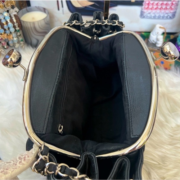 New Listing!!!
Elegant Black Quilted Genuine Leather Handbag - Picture 7 of 9